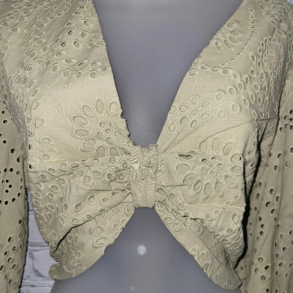 NWT Express Size XL Eyelet Crop Top - Picture 5 of 6
